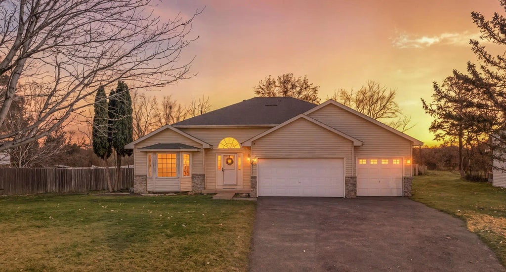 22709 Vintage Street Nw, Saint Francis