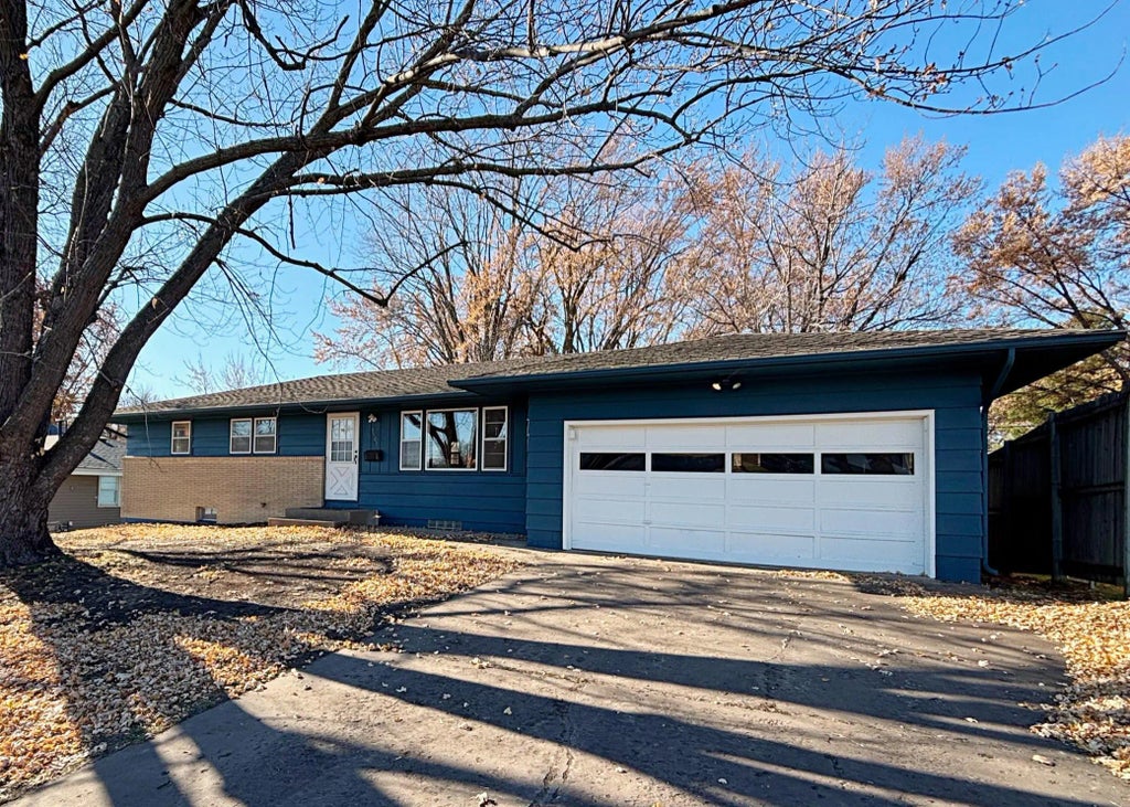 3101 Winnetka Avenue N, Crystal