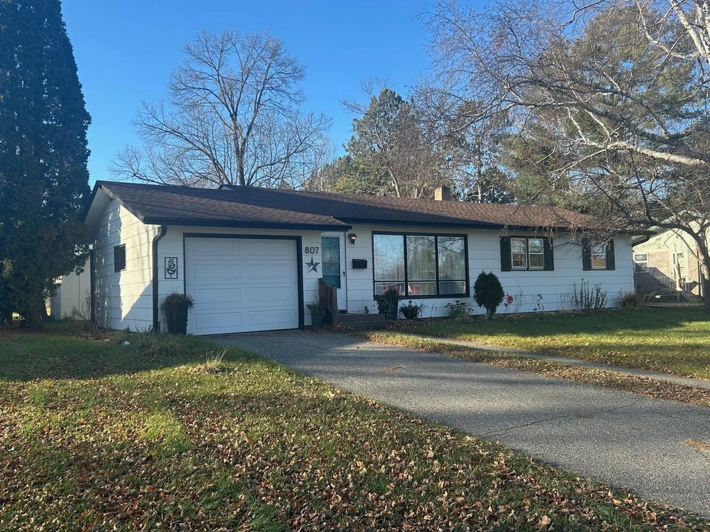 807 Willow Lane, Grand Rapids