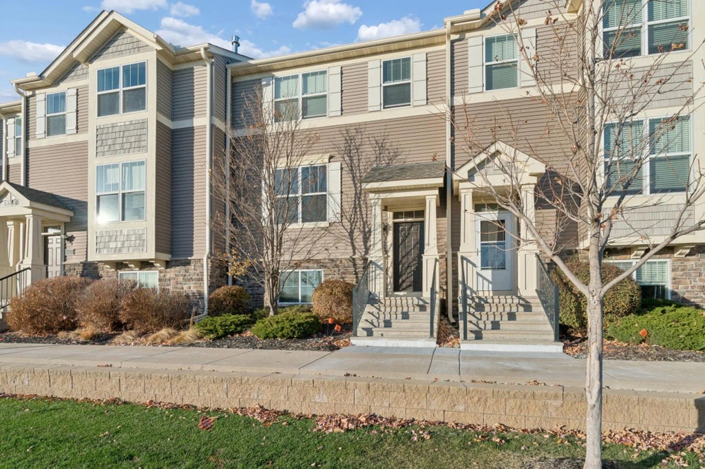 8961 Sw Village Loop, Chanhassen