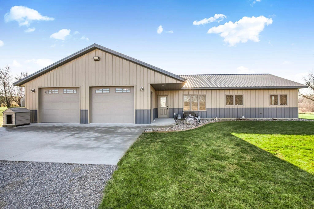 2847 20th Avenue, Elmdale Twp