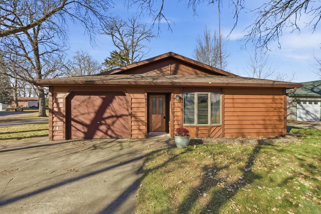 605 Chinook Avenue Sw, Avon