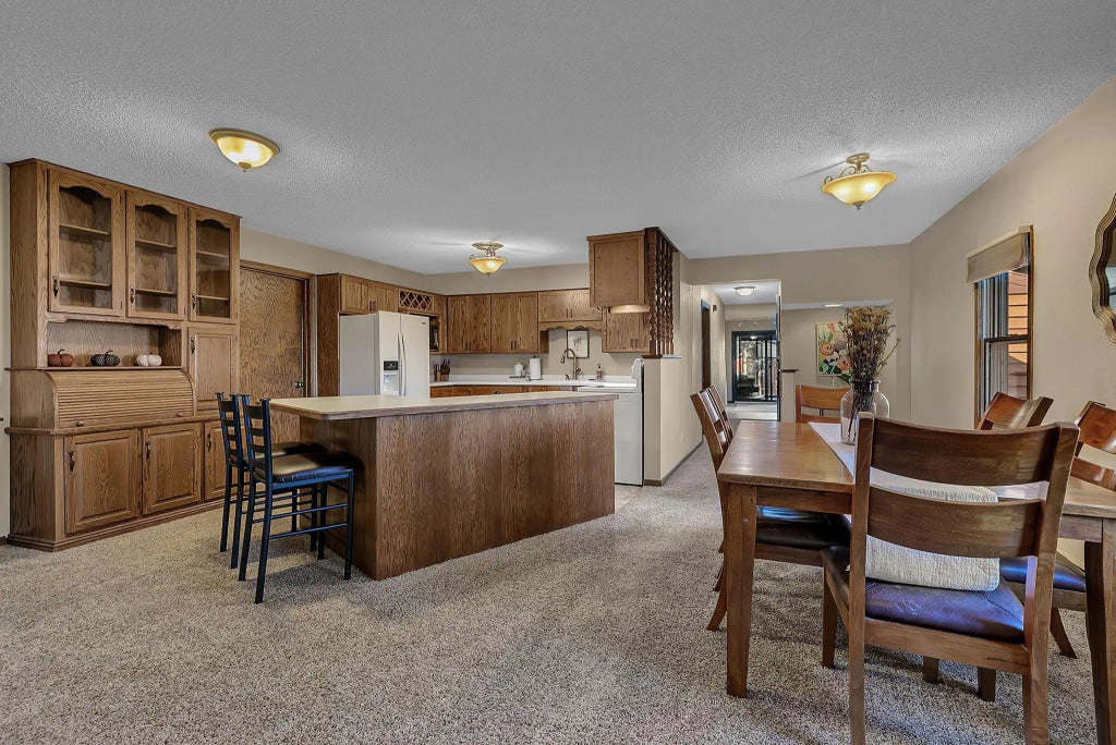 605 Chinook Avenue Sw, Avon