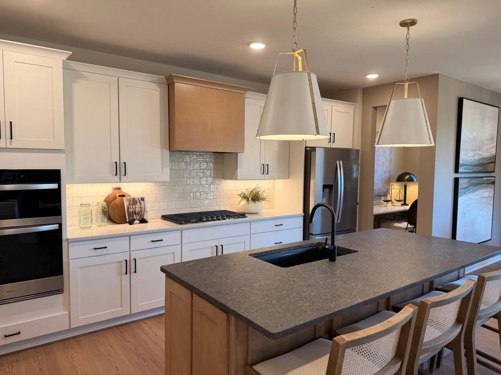 16460 Comstock Lane N, Dayton