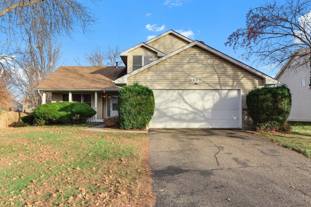 8932 Prestwick Circle N, Brooklyn Park