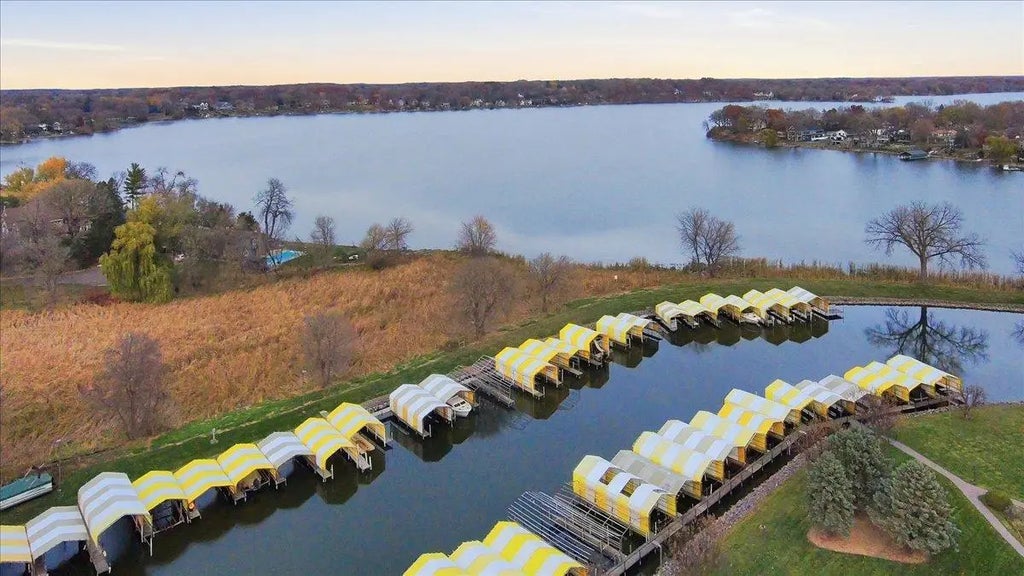 5440 Three Points Boulevard 523, Mound