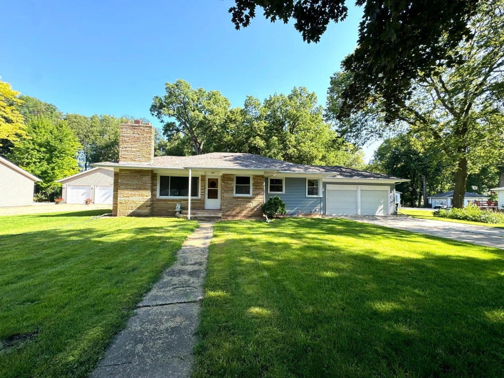 221 Woodlawn Avenue, Lake Lillian