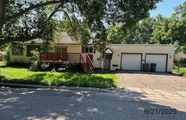 425 2nd Avenue Ne, Glenwood