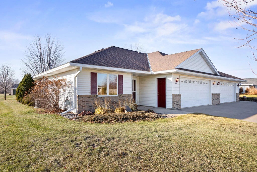 417 Circle View Drive, Dassel