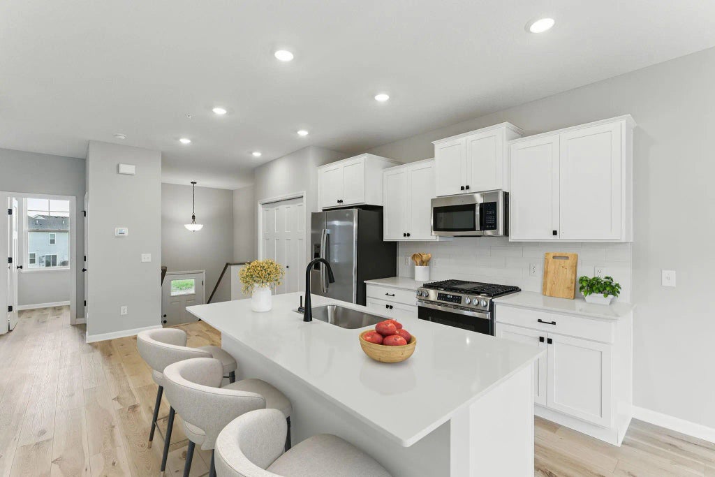 2754 Kepler Avenue Ne, St Michael