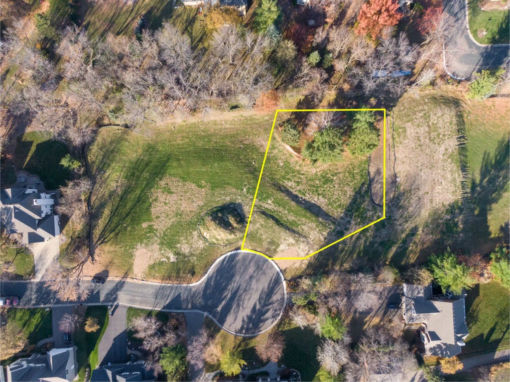 3941x White Oak Lane, Chanhassen