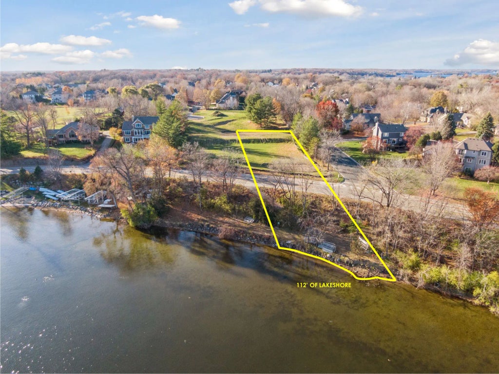 3930 Stratford Lane, Chanhassen