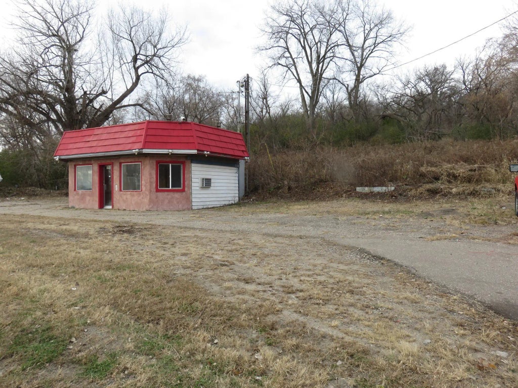 608 Flying Cloud Drive, Chanhassen