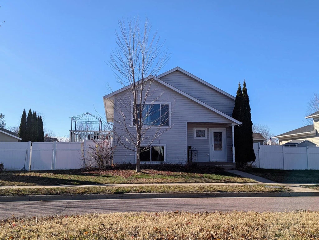 1006 Wettergren Street, Saint Peter