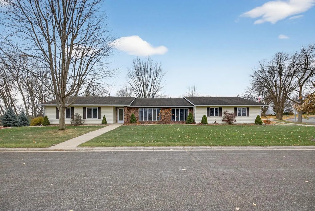4116 Manor View Drive Nw, Rochester
