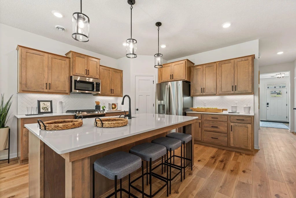 10478 Glenbrook Avenue South, Cottage Grove