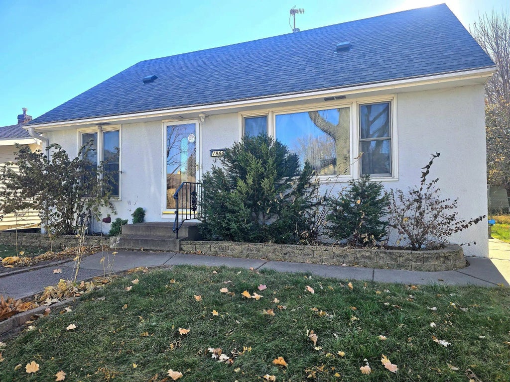 1988 Clear Avenue, Saint Paul