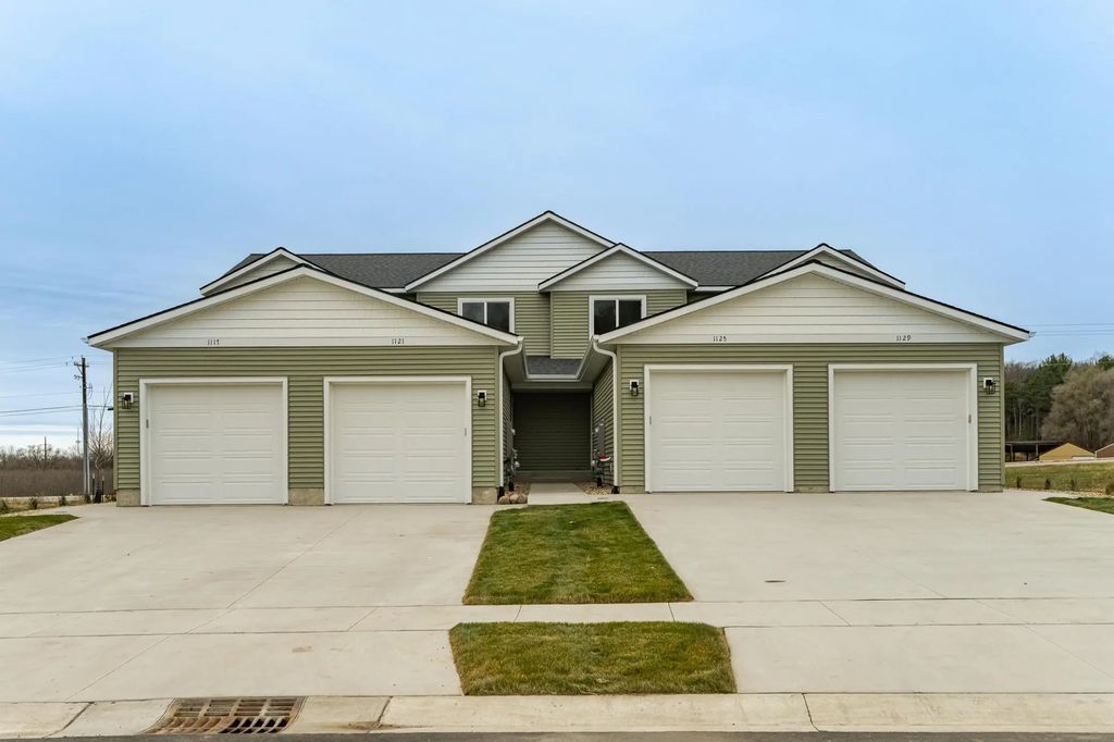 1121 Century Village Lane Ne, Rochester