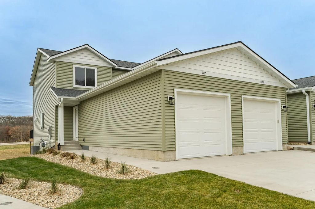 1117 Century Village Lane Ne, Rochester