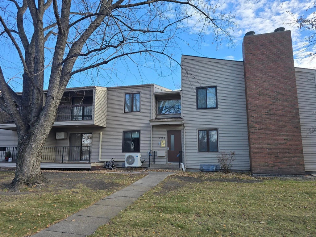 1437 Broadway N 102, Fargo