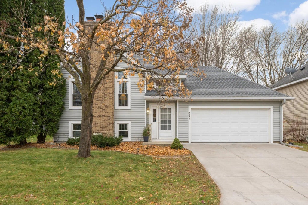 8950 Knollwood Drive, Eden Prairie