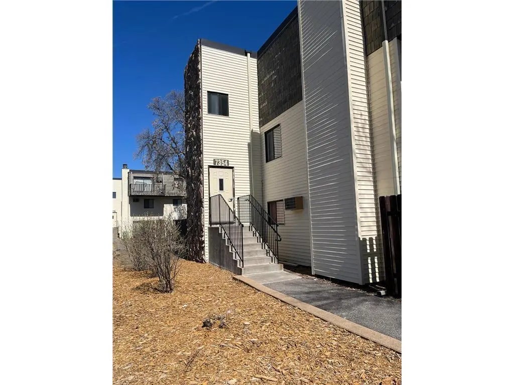 7354 72nd Lane N 324, Brooklyn Park
