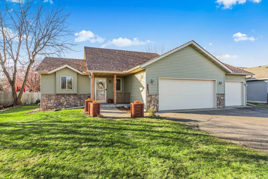 1083 Lawrence Circle, Sartell