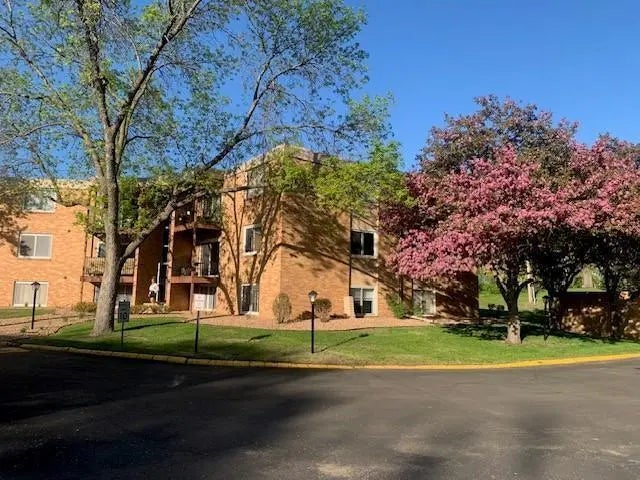 9143 Highway 55 301, Golden Valley