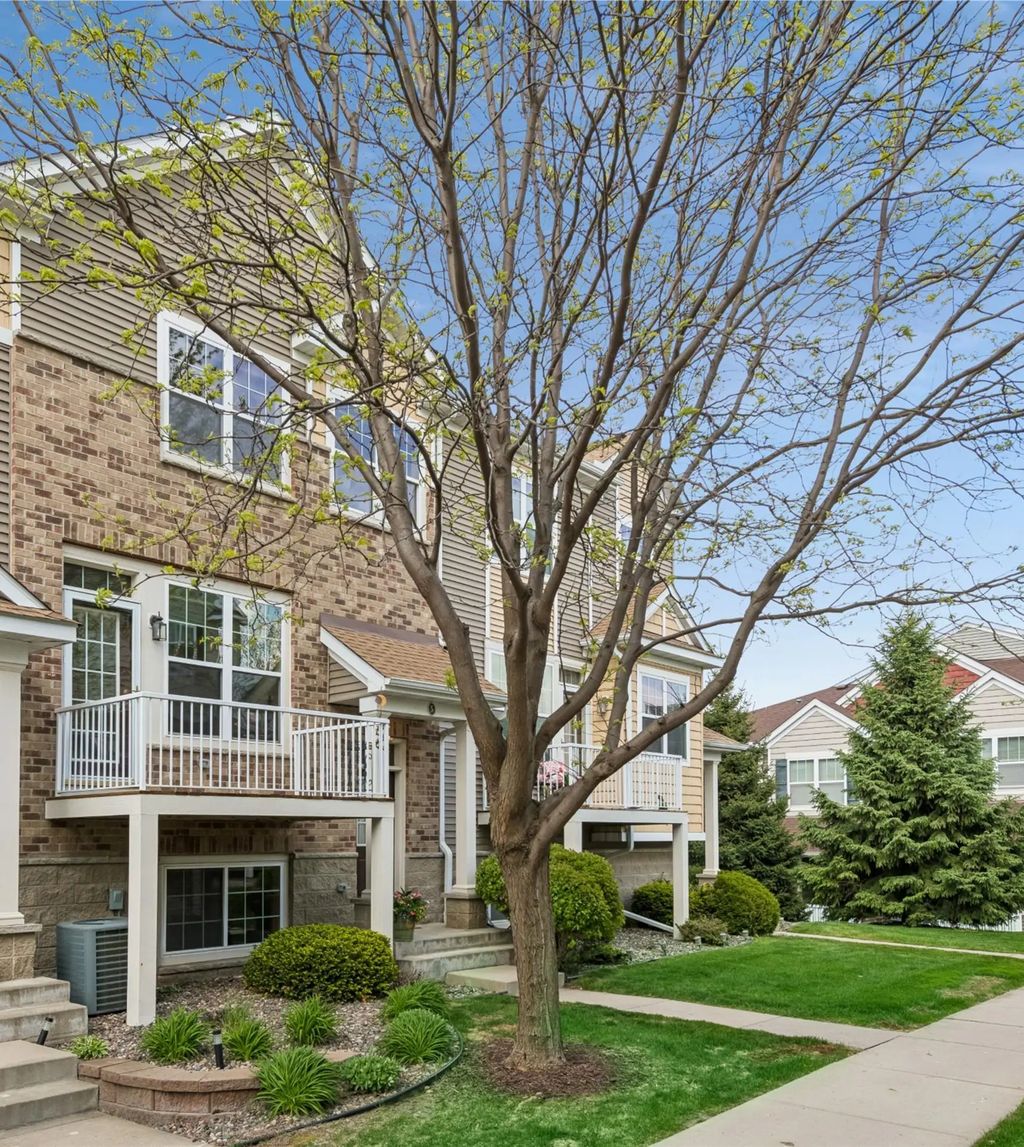 1945 Commonwealth Boulevard 5, Chanhassen