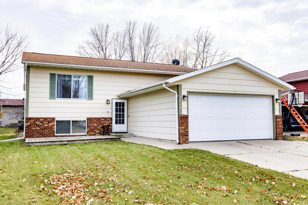1620 36th Avenue S, Fargo