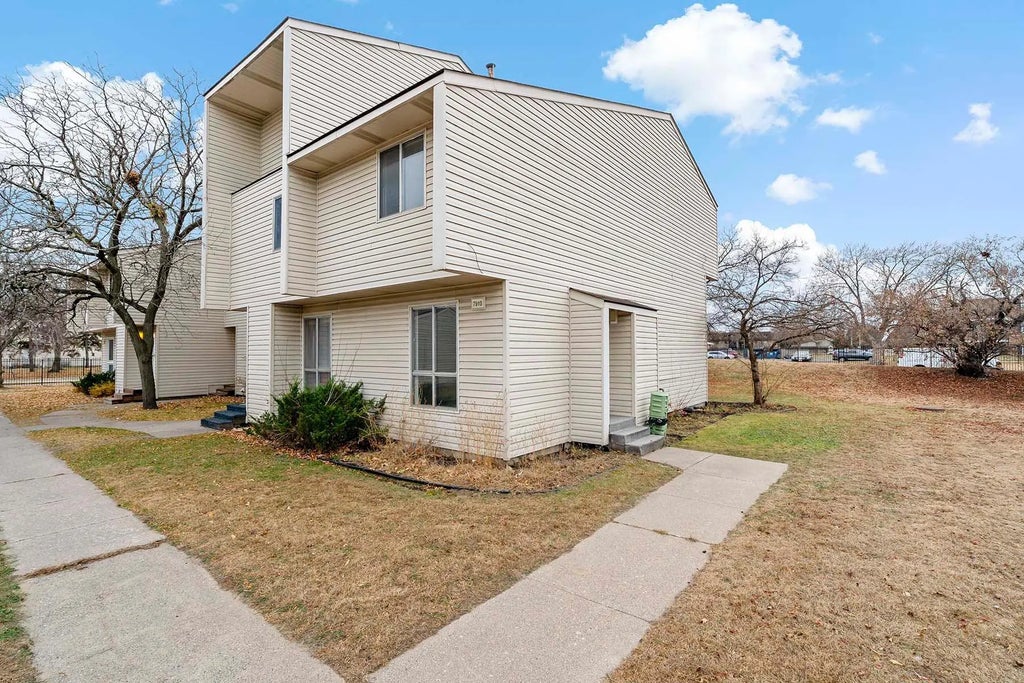 7910 Yates Avenue N, Brooklyn Park