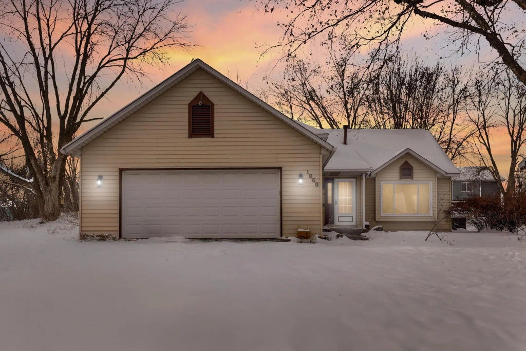 1860 Hilo Court N, Oakdale