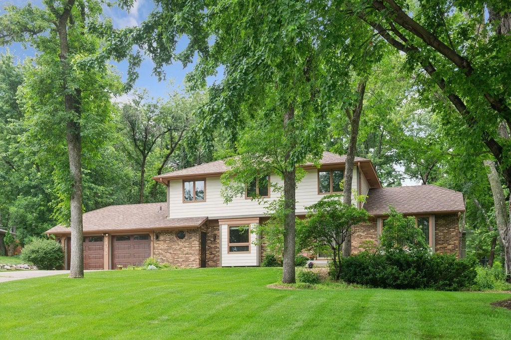 14016 Brandbury Walk, Minnetonka