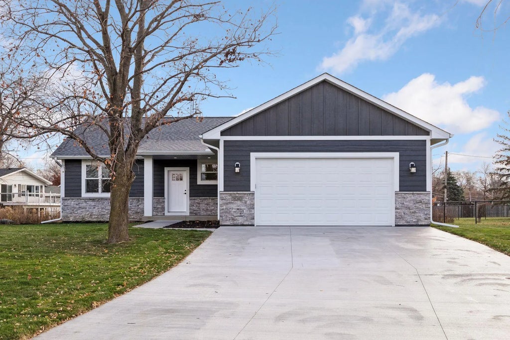 16340 Gladiola Avenue W, Lakeville