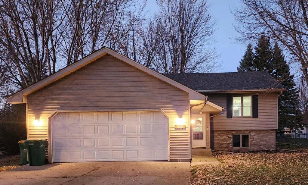 208 Holly Lane, Janesville