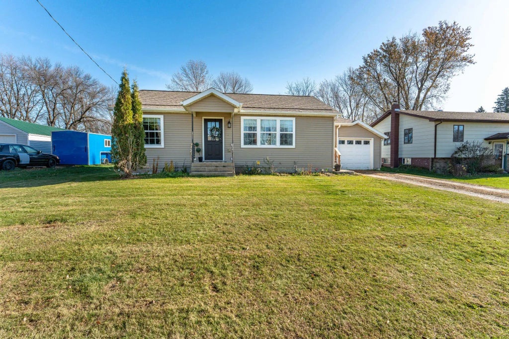 406 1st Street N, Hoffman