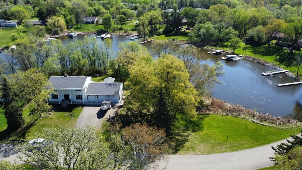 3307 Island Drive Ne, Alexandria