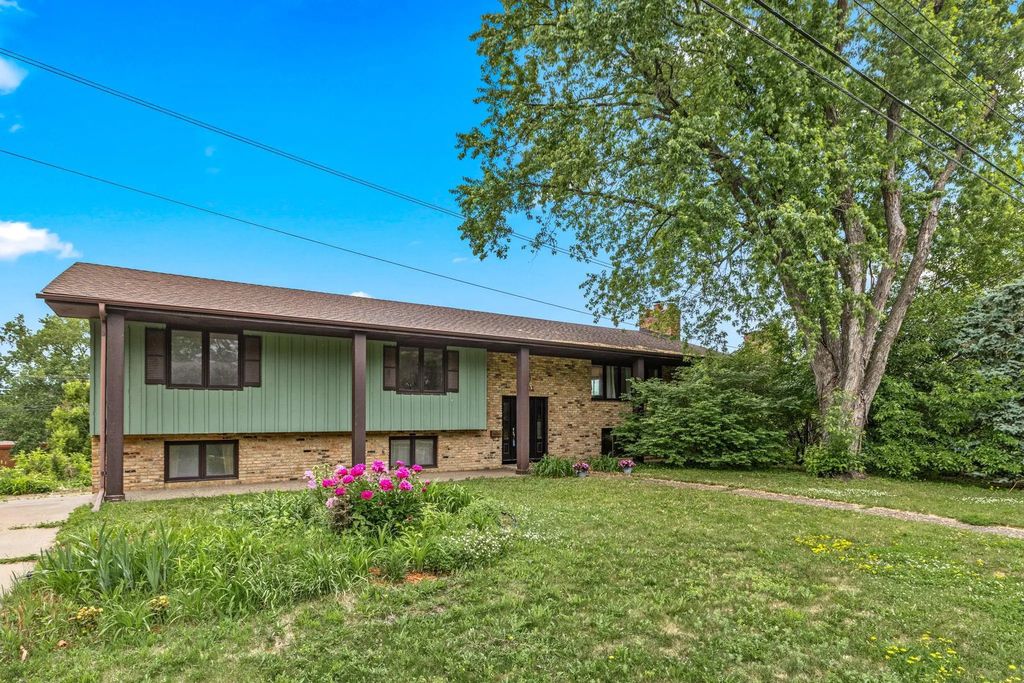 3301 Edgemere Avenue, Saint Anthony