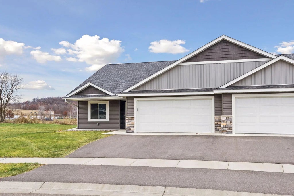 2870 Coventry Circle, River Falls