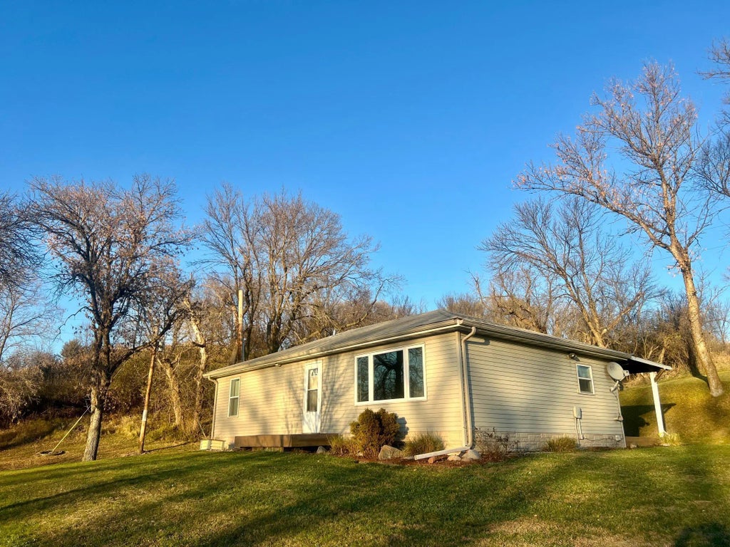 37988 State Highway 7, Ortonville