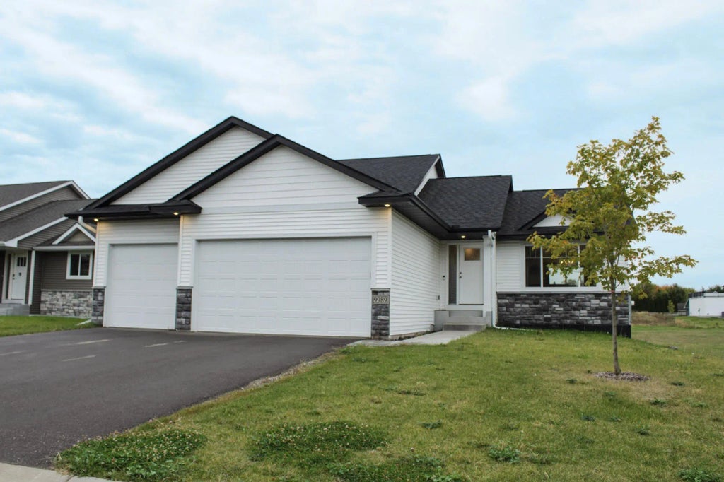 9989 14th Circle Ne, Saint Michael