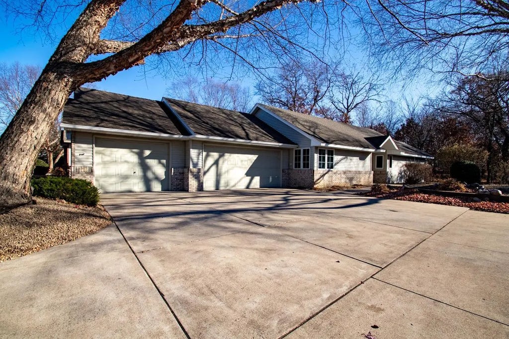 82 141st Lane Nw, Andover