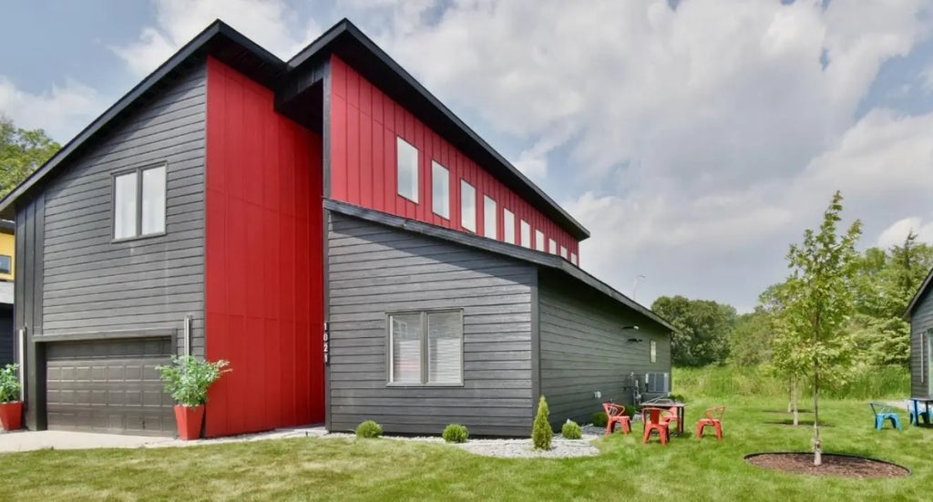 1021 Gardner Street E, Wayzata