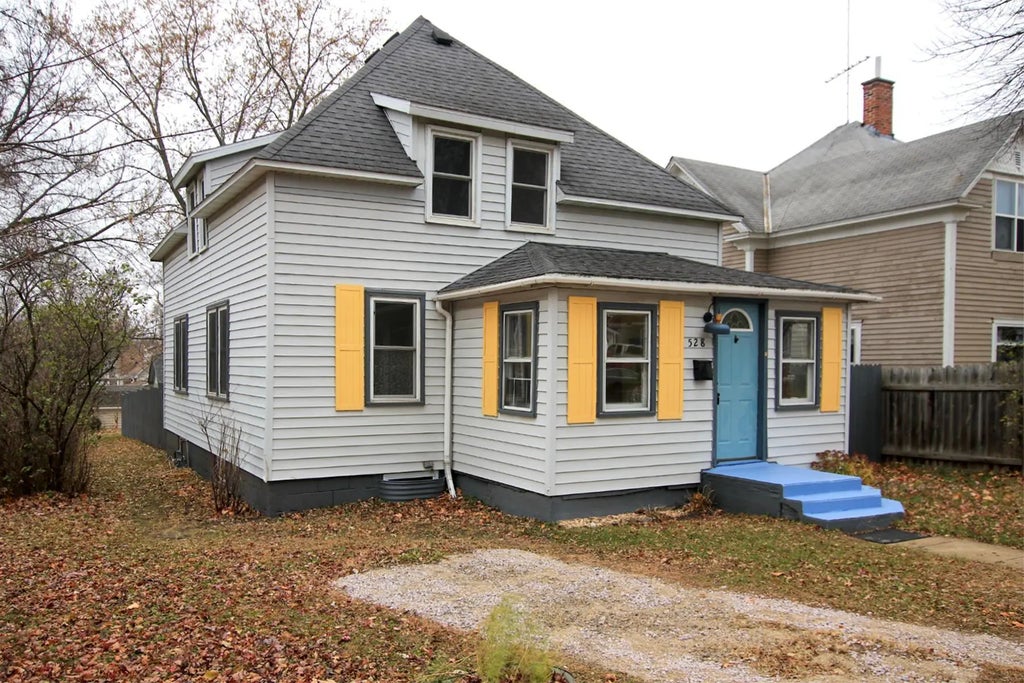 528 S Holcombe Avenue, Litchfield