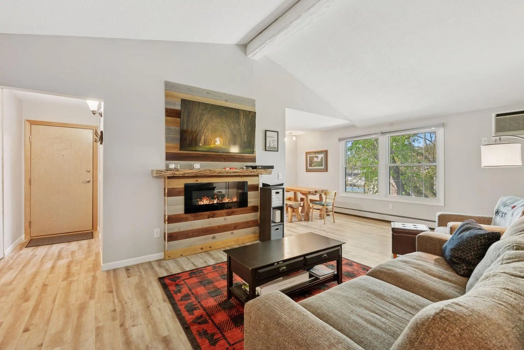 4430 Cedar Lake Road S 6, Saint Louis Park