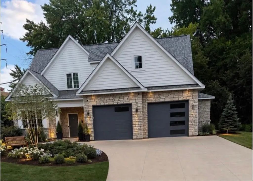 1032 Gardner Street E, Wayzata