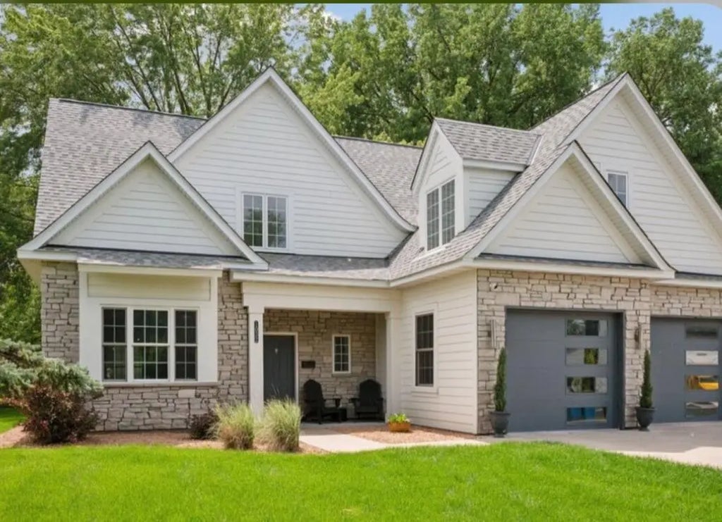 1032 Gardner Street E, Wayzata