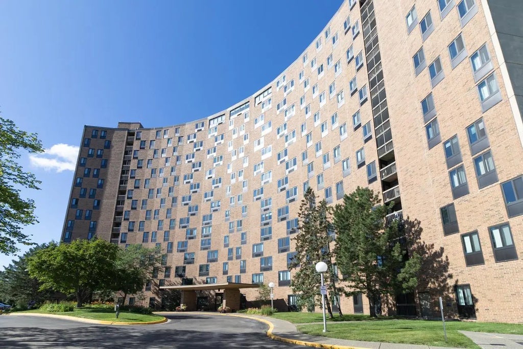 1181 Edgcumbe Road 406, St Paul