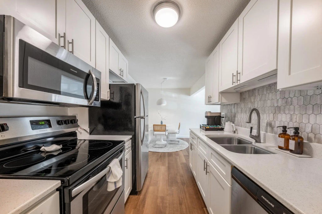 4371 Wilshire Boulevard B203, Mound