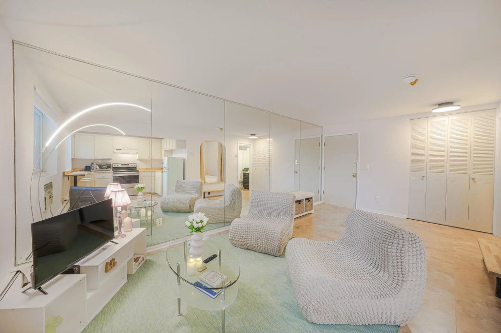 4379 Wilshire Boulevard 104, Mound